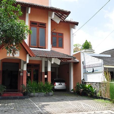 Hotel Dana Yogyakarta Exteriör bild